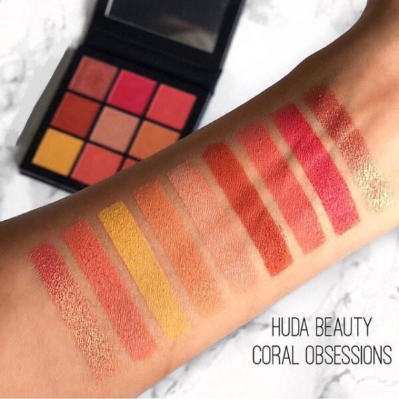 NEW Huda Beauty Coral Obsessions eyeshadow palette - Picture 2 of 4